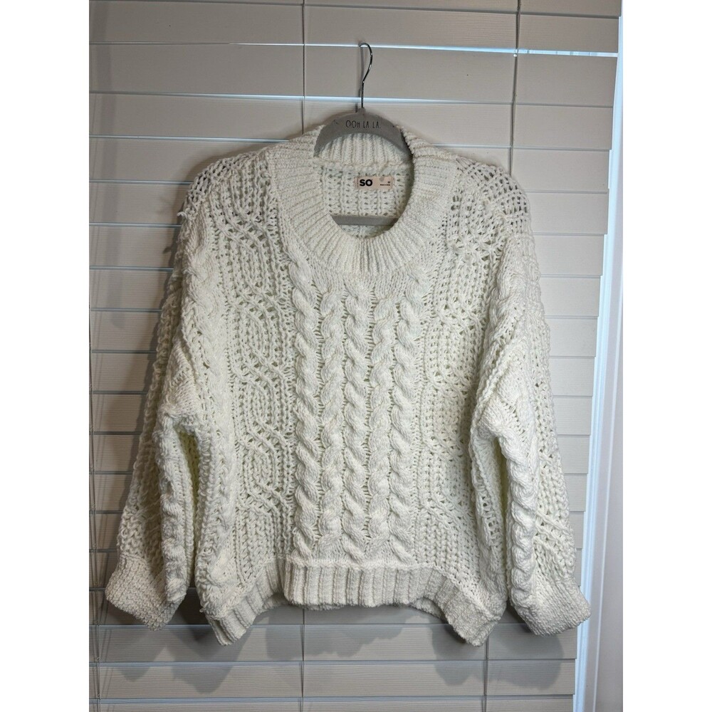 Junior’s SO Sweater Size Medium White Long Sleeve Knit